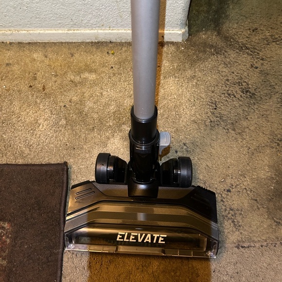 Eureka Elevate Cordless Vacuum Cleaner - Green and Black - Picture 2 of 6